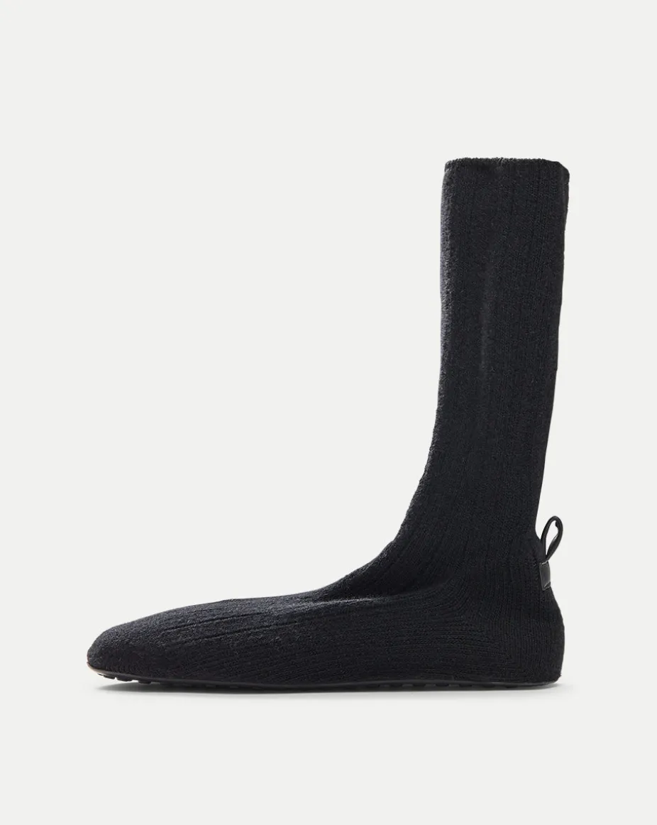 Flexible Knit Shoe in Black