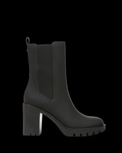 Riley Chelsea Bootie in Black